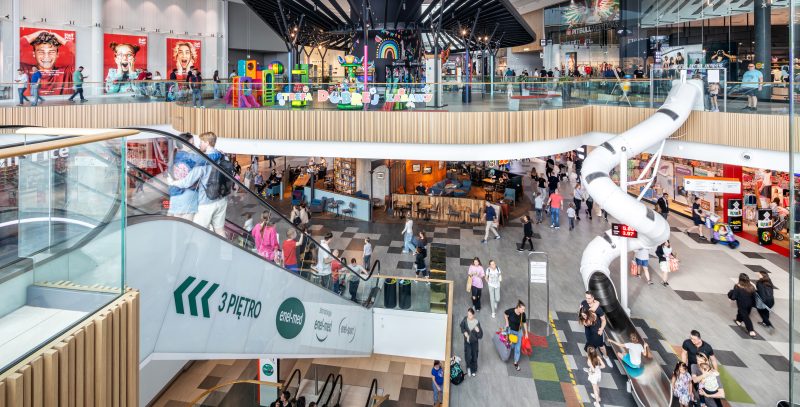 wnętrze galerii młociny strefa rozrywki i restauracyjna