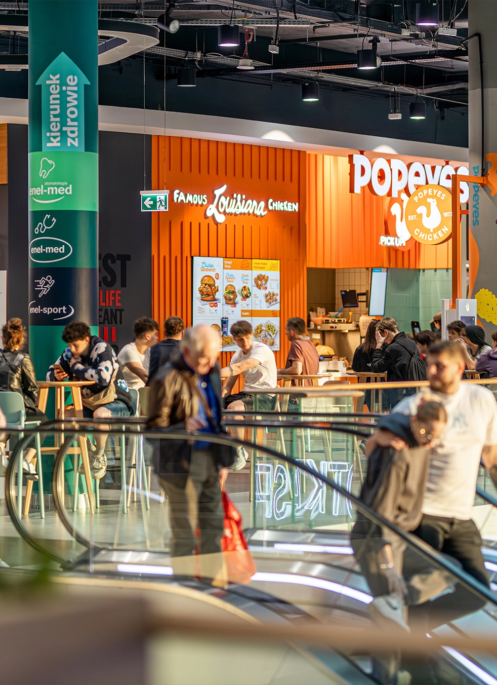 schody ruchome I food hall w galerii młociny