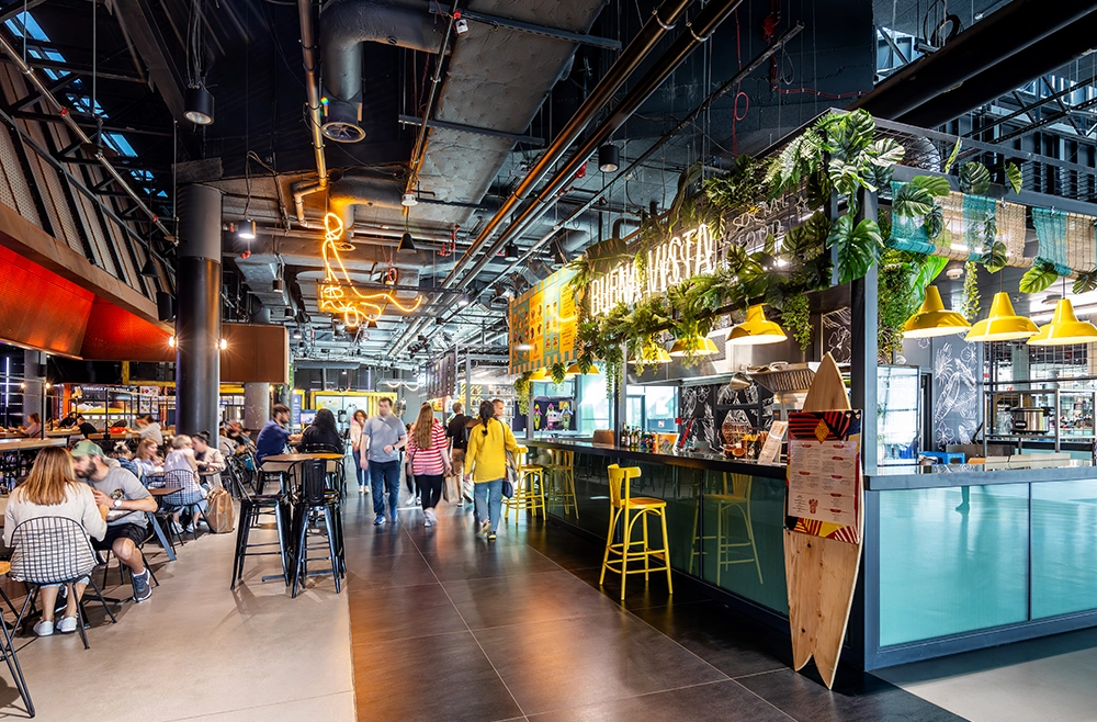 strefa restauracyjna w galerii młociny