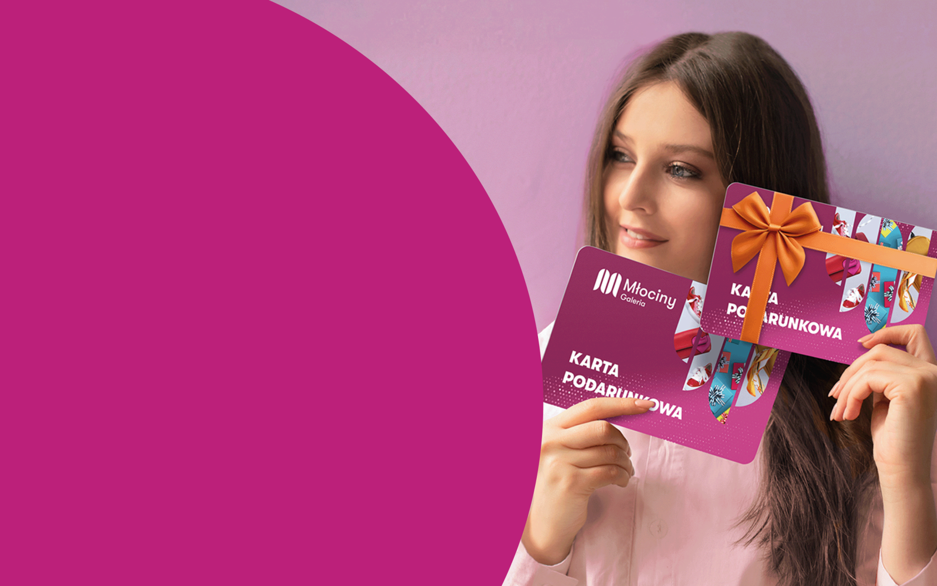 grafika do wydarzenia kobieta trzyma dwie karty podarunkowe galerii młociny