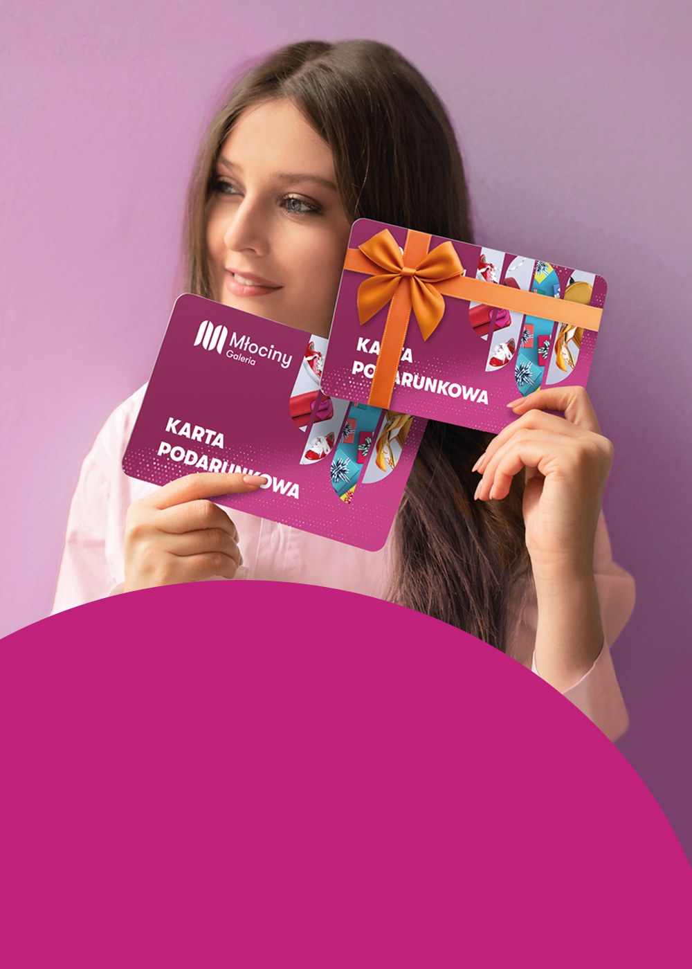 grafika do wydarzenia kobieta trzyma dwie karty podarunkowe galerii młociny