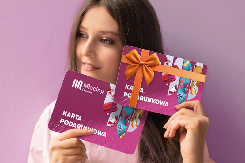 grafika do wydarzenia kobieta trzyma dwie karty podarunkowe galerii młociny