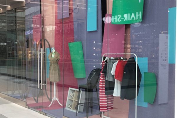 Reklama w witrynie lokalu - ekspozycja