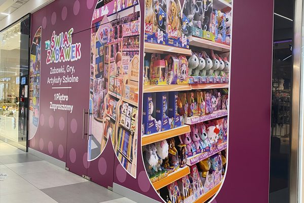 Reklama na witrynie lokalu - wyklejka