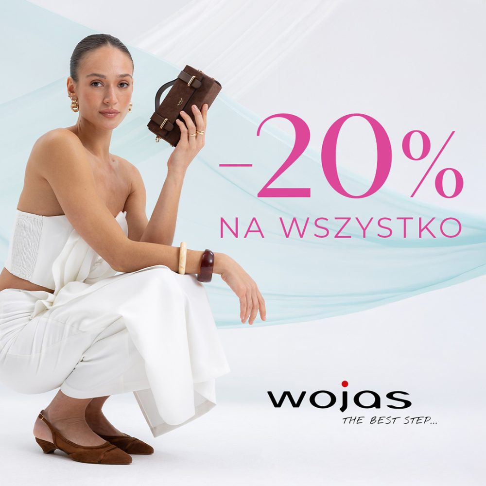 Na zdjęciu widać elegancką reklamę marki Wojas Przedstawia ona kobietę ubraną w jasny, minimalistyczny zestaw. Modelka trzyma w ręce małą brązową torebkę, dopasowaną kolorystycznie do butów. Po prawej stronie znajduje się duży napis: „–20% NA WSZYSTKO”.