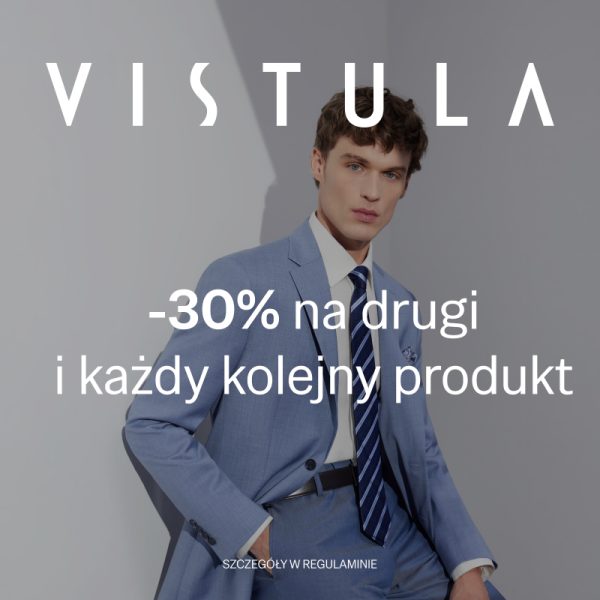 Grafika reklamowa marki Vistula przedstawia mężczyznę w eleganckim, błękitnym garniturze, jasnej koszuli i krawacie w paski, pozującego na tle minimalistycznej, szarej ściany. W centralnej części nałożono duże, białe napisy informujące o promocji „-30% na drugi i każdy kolejny produkt”, a u góry wyeksponowano logo marki.