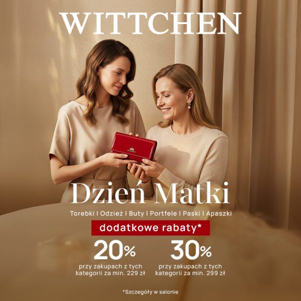 Plakat reklamowy z dużym napisem „WITTCHEN” oraz „Dzień Matki” informuje o promocji na torebki, buty, portfele i inne akcesoria. Ciepłe, stonowane tło z zasłonami podkreśla intymny i czuły charakter sceny, w której modelki prezentują galanterię skórzaną.