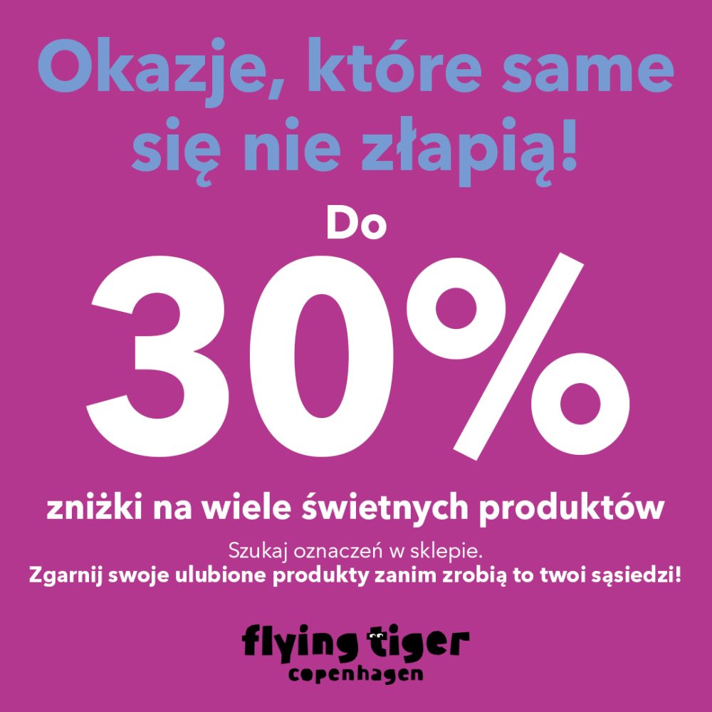 Plakat reklamowy z dużym, białym napisem „Do 30%” ogłasza wyprzedaż asortymentu w sklepach Flying Tiger Copenhagen. Hasło na fioletowym tle nawołuje do szybkiego zakupu ulubionych produktów, zanim zrobią to sąsiedzi.
