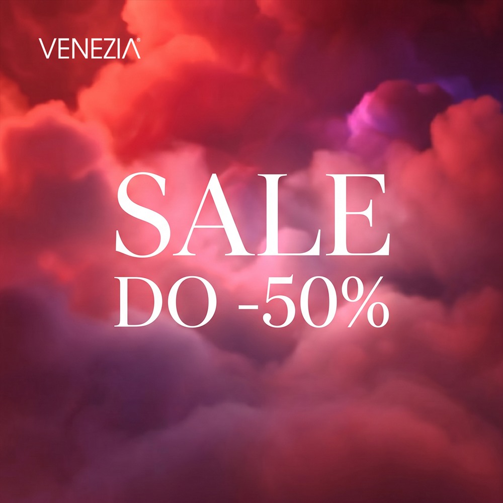 Elegancka grafika wyprzedażowa Venezia SALE DO -50% z białymi napisami na tle klimatycznych, różowo-fioletowych chmur