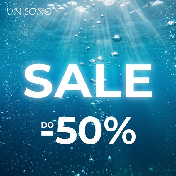 Elegancka grafika wyprzedażowa Venezia SALE DO -50% z białymi napisami na tle klimatycznych, różowo-fioletowych chmur