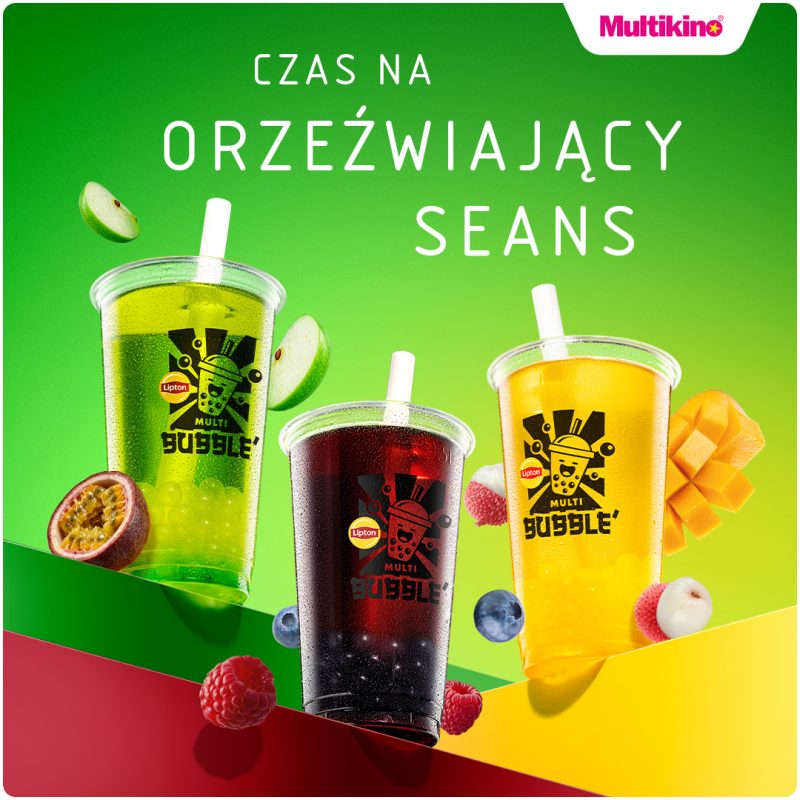 Plakat promocyjny napojów Multi Bubble w Multikinie w Galerii Młociny na zielonym tle z dużym białym napisem CZAS NA ORZEŹWIAJĄCY SEANS. Na grafice widoczne są trzy kolorowe napoje Lipton w przezroczystych kubkach z pękającymi kuleczkami, otoczone owocami: marakują, malinami, borówką, liczi i mango, z logo Multikina w prawym górnym rogu.