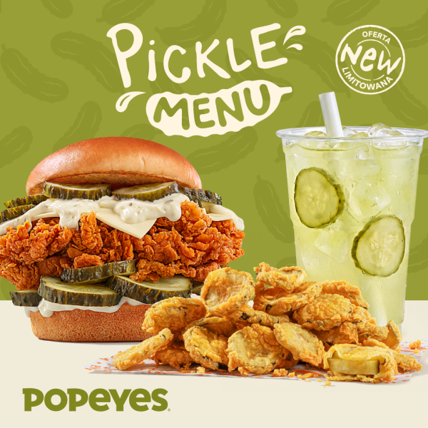 Kwadratowa grafika promocyjna marki Popeyes na zielonym tle ze stemplowanym wzorem ogórków. W lewym górnym rogu znajduje się stylizowany biały napis Pickle MENU, a obok niego okrągły znaczek NEW OFERTA LIMITOWANA. Na zdjęciu przedstawiono burgera z panierowanym kurczakiem, plasterkami zielonych ogórków kiszonych i sosami, porcję smażonych w panierce plastrów pikli na papierze oraz orzeźwiający napój z lodem i plastrami ogórka. Na dole widnieje zielone logo POPEYES.