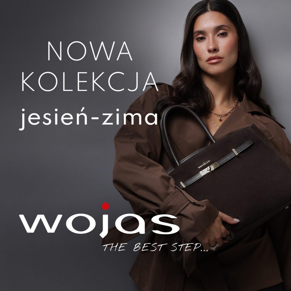 Kwadratowa grafika reklamowa marki Wojas na stonowanym szarym tle. Po prawej stronie widnieje ciemnowłosa modelka w brązowym płaszczu, trzymająca dużą, elegancką, ciemnobrązową skórzaną torbę. Po lewej stronie umieszczono biały napis NOWA KOLEKCJA jesień-zima, a poniżej duże białe logo wojas z czerwoną kropką nad literą j oraz hasłem THE BEST STEP....
