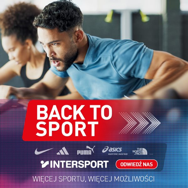 Młody mężczyzna w niebieskiej koszulce sportowej wykonujący intensywny trening na siłowni, z widoczną w tle drugą ćwiczącą osobą. Na dole grafiki umieszczono czerwone pole z białym hasłem „BACK TO SPORT”, logotypy marek Nike, adidas, Puma, Asics, The North Face oraz logo INTERSPORT z przyciskiem „ODWIEDŹ NAS” i hasłem „WIĘCEJ SPORTU, WIĘCEJ MOŻLIWOŚCI”.