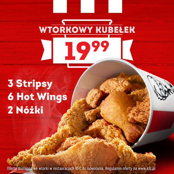 Grafika promocyjna restauracji KFC przedstawiająca ofertę „Wtorkowy Kubełek” w cenie 19,99 zł. Na czerwonym, drewnianym tle widoczny jest duży, biało-czerwony kubełek wypełniony chrupiącymi kawałkami kurczaka. Po lewej stronie wypisano zawartość zestawu: 3 Stripsy, 6 Hot Wings oraz 2 Nóżki. U dołu znajduje się informacja, że oferta jest dostępna we wtorki w restauracjach KFC do odwołania.