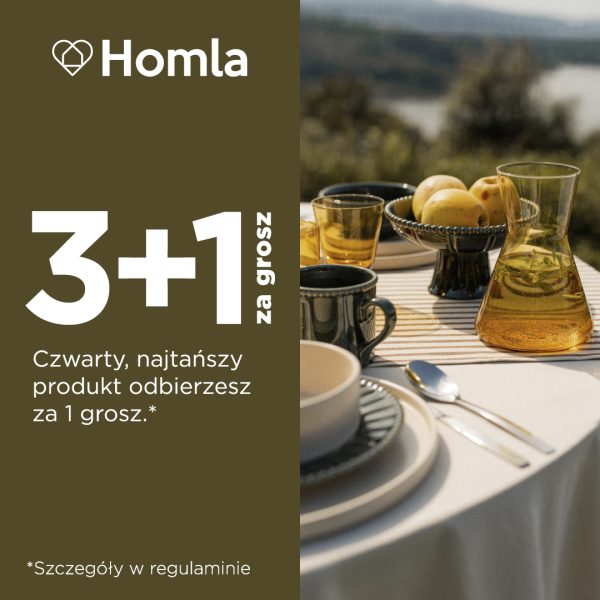 Grafika promocyjna marki Homla informująca o ofercie 3+1 za grosz. Na lewym oliwkowym tle umieszczono białe napisy wyjaśniające mechanikę promocji: „Czwarty, najtańszy produkt odbierzesz za 1 grosz” oraz informację o szczegółach w regulaminie. W lewym górnym rogu znajduje się logo marki Homla. W prawym tle zaprezentowano stół nakryty zastawą stołową z naczyniami i owocami.