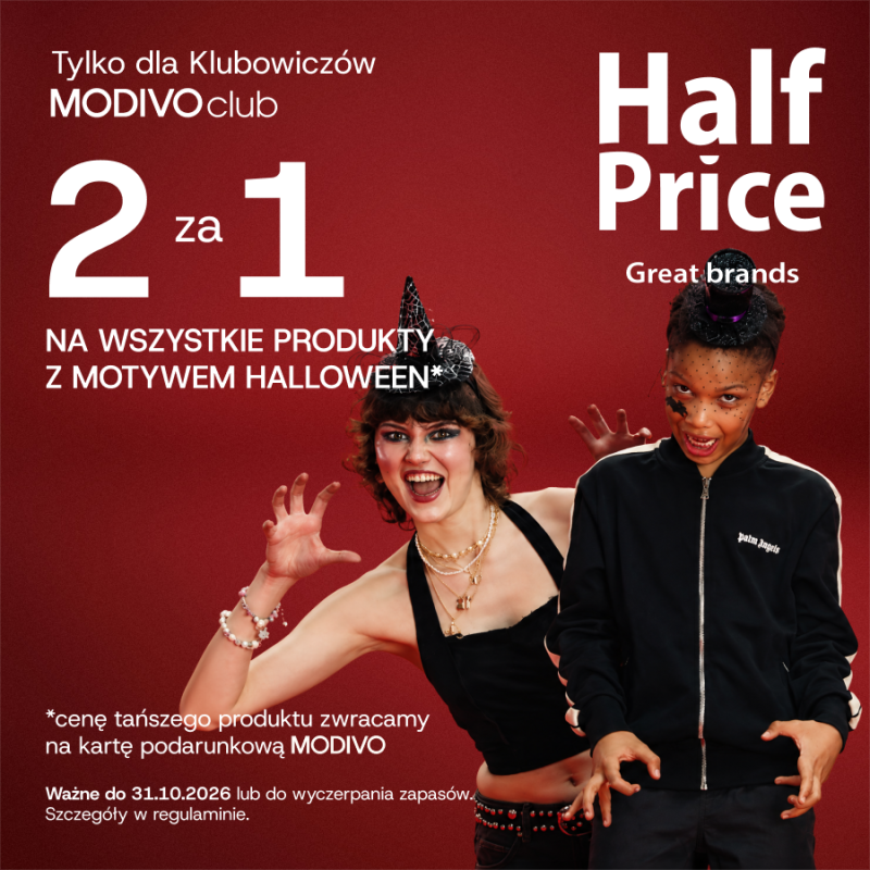 Kobieta w czapce czarownicy i dziecko w miniaturowym cylindrze pozujący na ciemnoczerwonym tle z apelem 2 za 1 na produkty z motywem Halloween w HalfPrice w Galerii Młociny w Warszawie