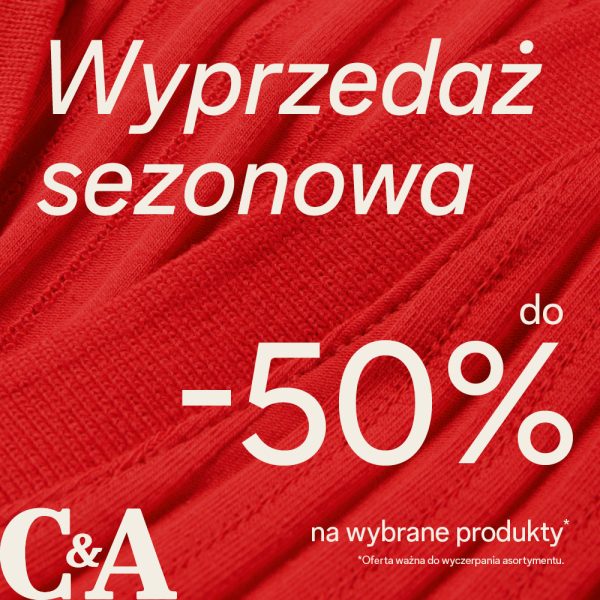 Grafika promocyjna marki C&A informująca o wyprzedaży sezonowej. W tle widoczna jest faktura czerwonego materiału o prążkowanym splocie. W górnej części umieszczono jasny napis „Wyprzedaż sezonowa”, a w centralnej i prawej części znajduje się duży napis z wysokością rabatu „do -50%”. W lewym dolnym rogu widnieje białe logo marki „C&A”, natomiast w prawym dolnym rogu zamieszczono warunki akcji: „na wybrane produkty*” oraz dopisek „*Oferta ważna do wyczerpania asortymentu.”.